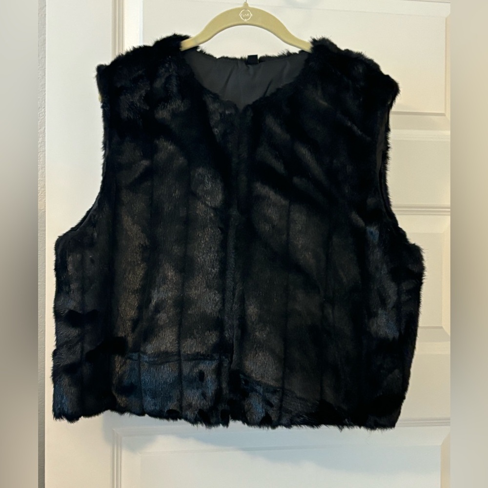 Faux fur black vest XL hook closure cropped classic dressy club wear concert